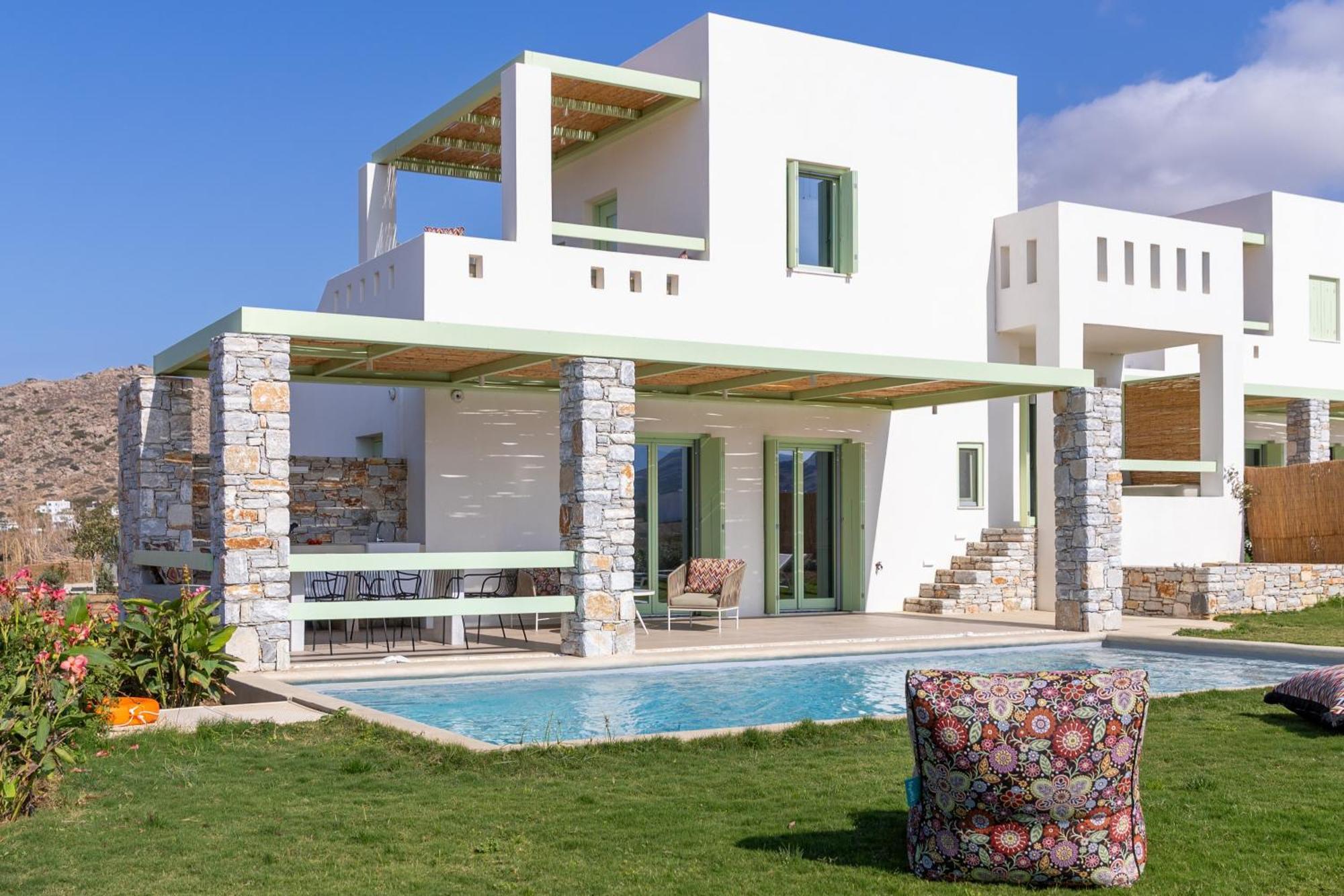 Plioni Villas & Suites Mikri Vigla Rum bild